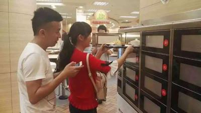 不用排队也能秒取快餐，O2O智能餐柜怎么玩？